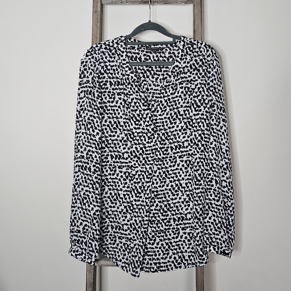 Adrianna Papell Tops - ⭐️40% Off⭐️ Adrianna Papell Black and White Dotted Blouse